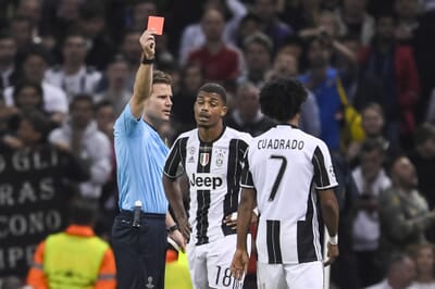 football_red-card_italy_serie-a_juventus_cuadrado.
